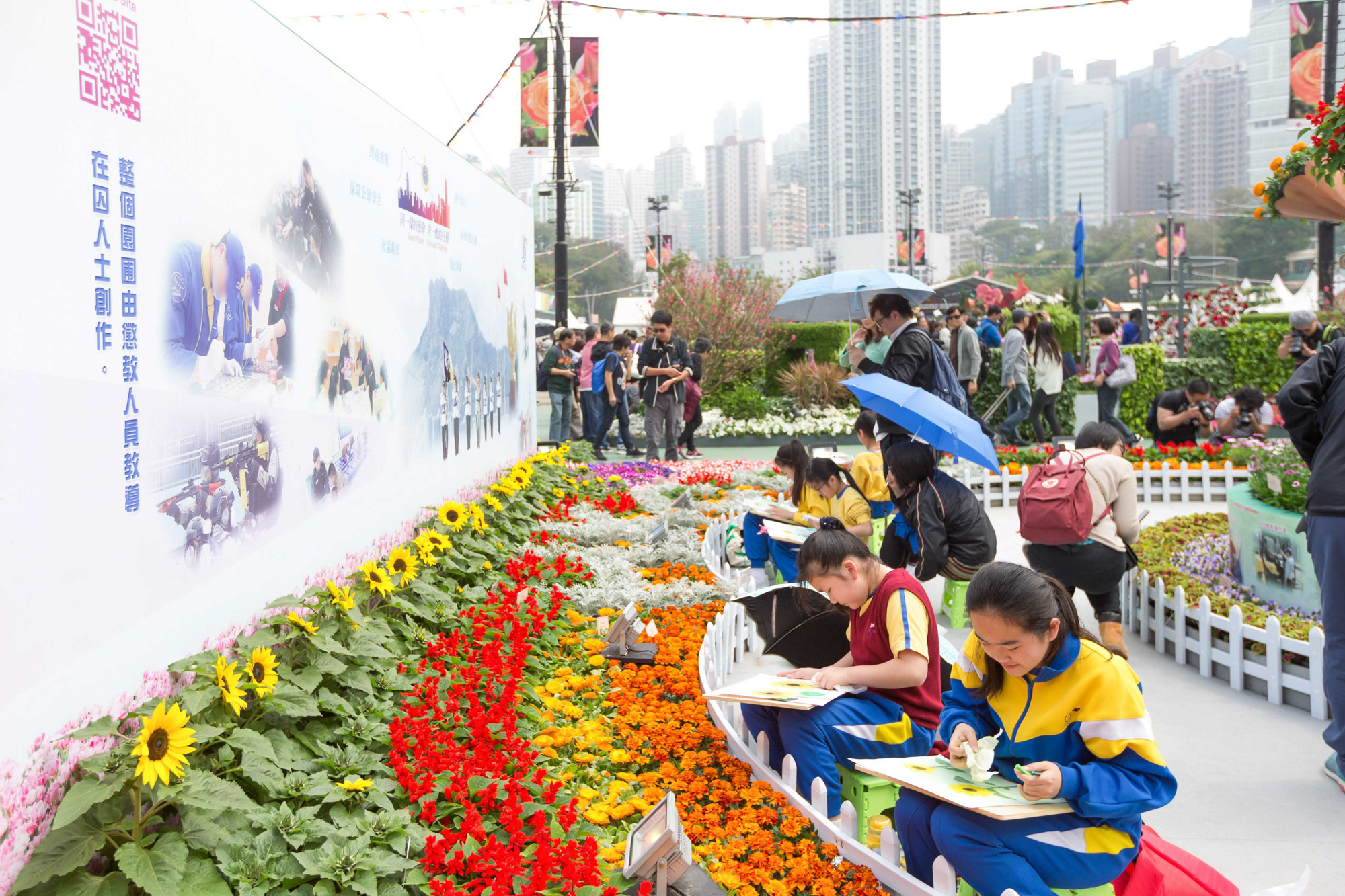 图一，惩教署多年来参与香港花卉展览，设置园圃摊位，向公众展示在囚人士接受职业训练后的成果。