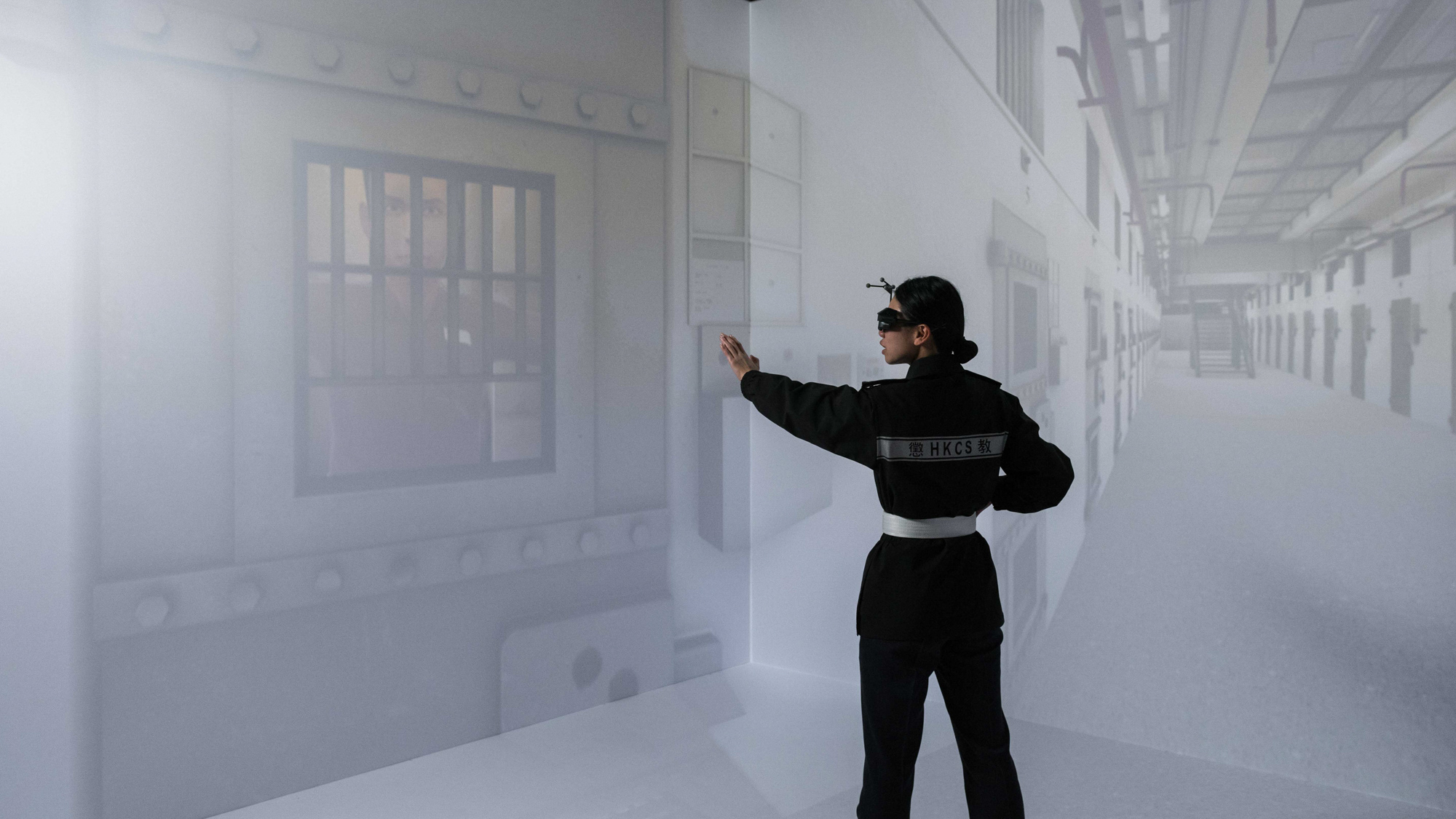 The Department applies virtual reality system for scenario training.