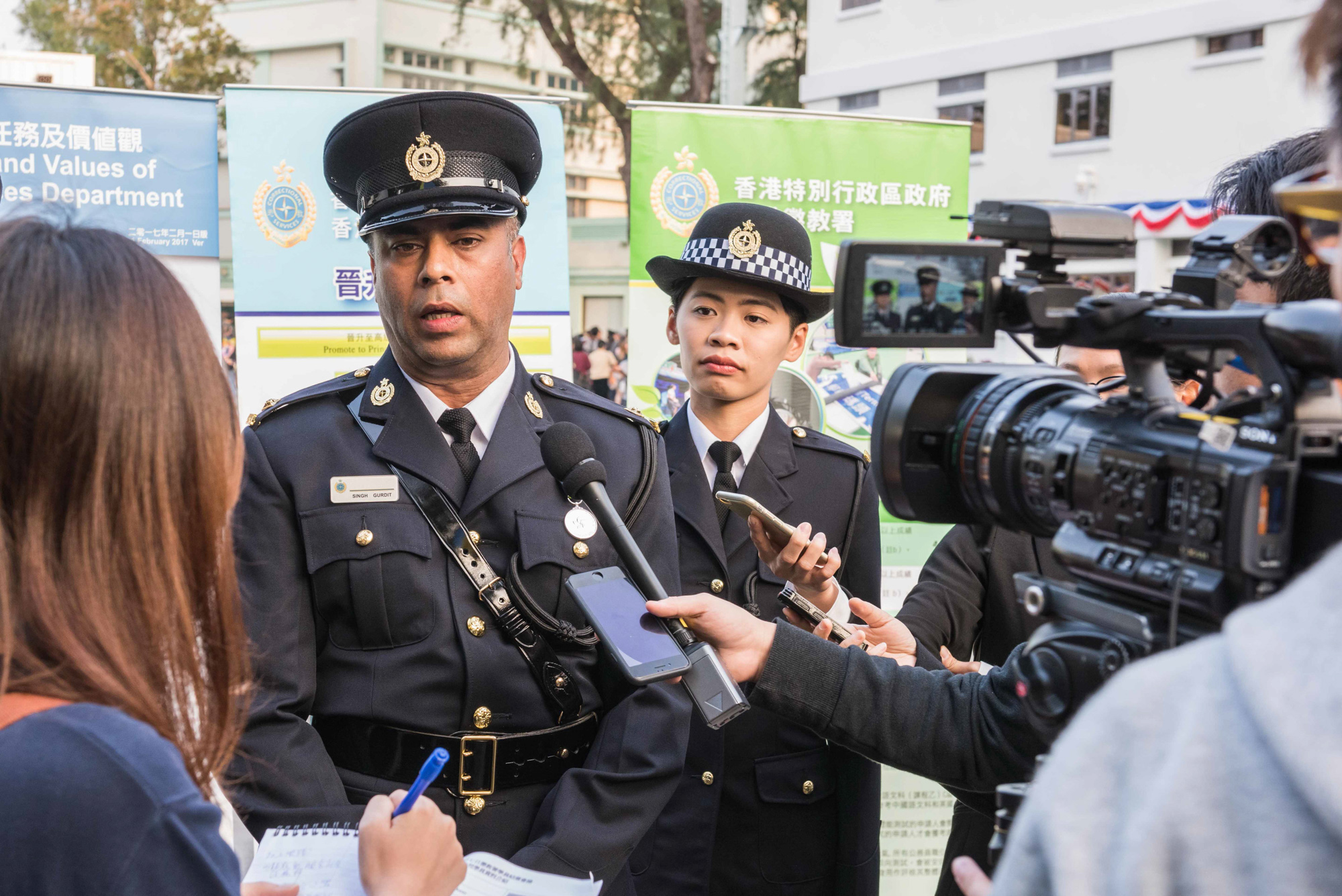 The Public Relations Unit arranged media interviews with correctional officers at the passing-out parade on December 7, 2017.