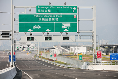 Photo 1 - The Department supplies precast concrete and sign products for major infrastructures including the Hong Kong-Zhuhai-Macao Bridge.