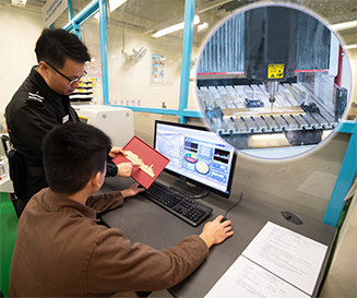 相片二 - 本署為各行業引進電腦生產科技，以提升在囚人士的就業能力。