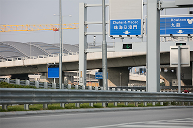 Photo 2 - The Department supplies precast concrete and sign products for major infrastructures including the Hong Kong-Zhuhai-Macao Bridge.