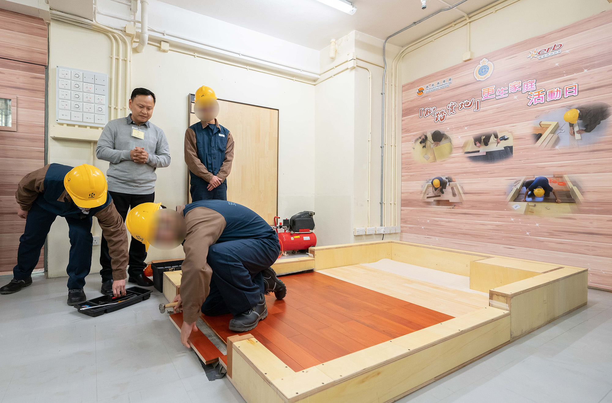 The Department introduced a new Foundation Certificate in Preparation for Intermediate Trade Test for Floor Layer (Timber Flooring) of Interior Renovation.