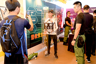 Photo 3 - The public deepened their understanding about the work of CSD through exhibition boards, interactive sessions and anti-riot equipment display, etc.