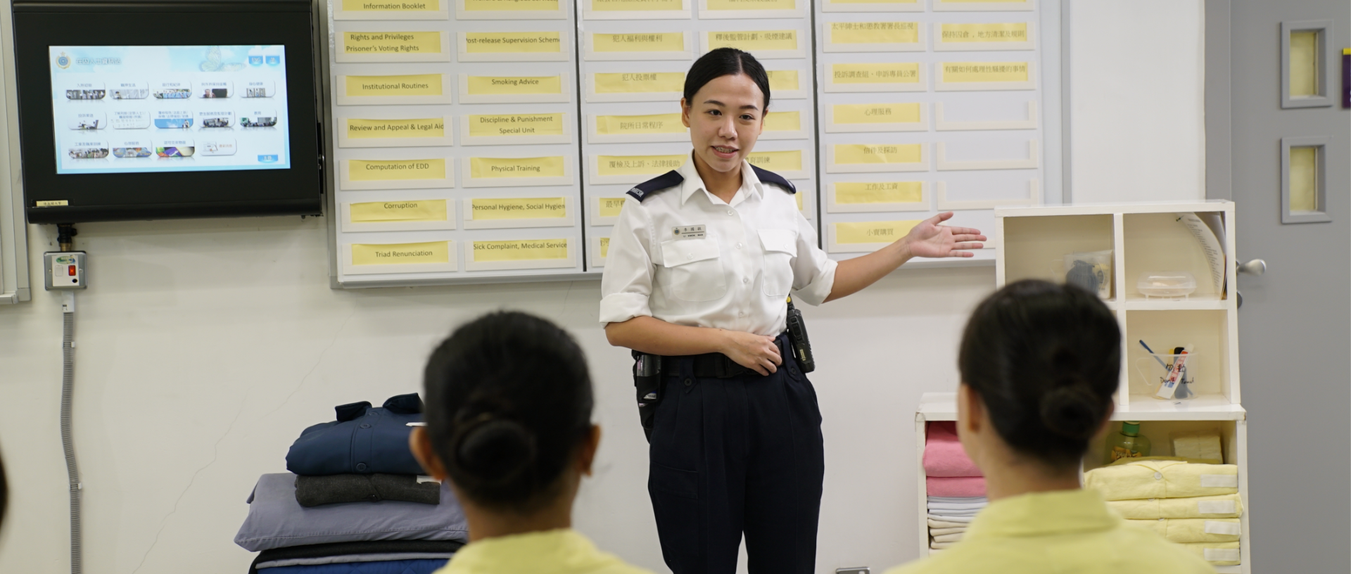  Correctional staff explains institutional rules to persons in custody attending an induction course.