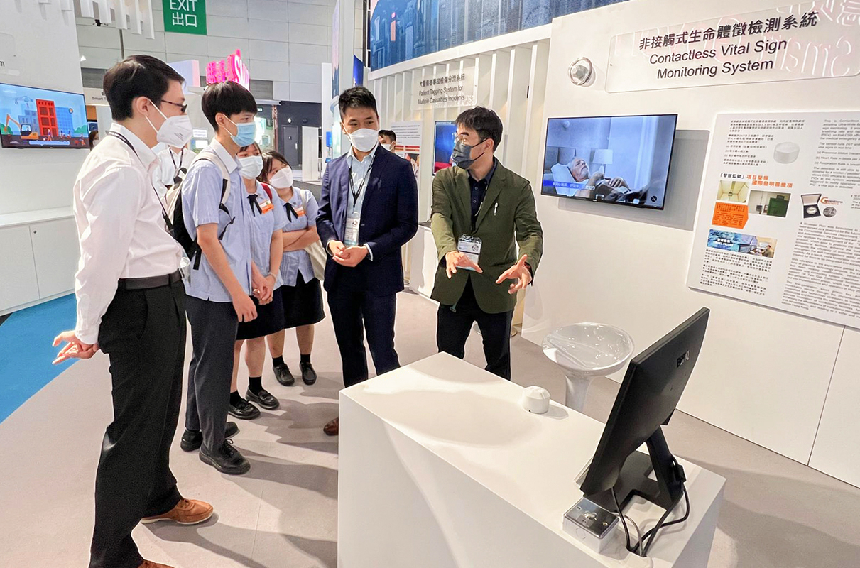 The Department showcases the “Contactless Vital Sign Monitoring System” of the Smart Prison Protocol Unit in the “Smart Government Pavilion” at the “International ICT Expo”.
