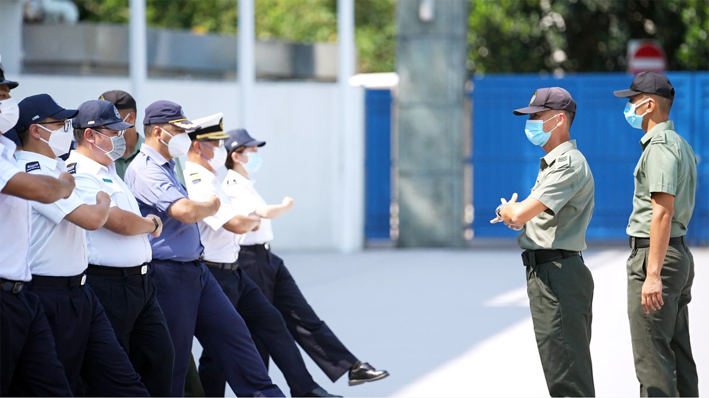 香港惩教学院开展「正步人生」计划，为七个辅助部队和青少年制服团体举办中式步操导师课程。