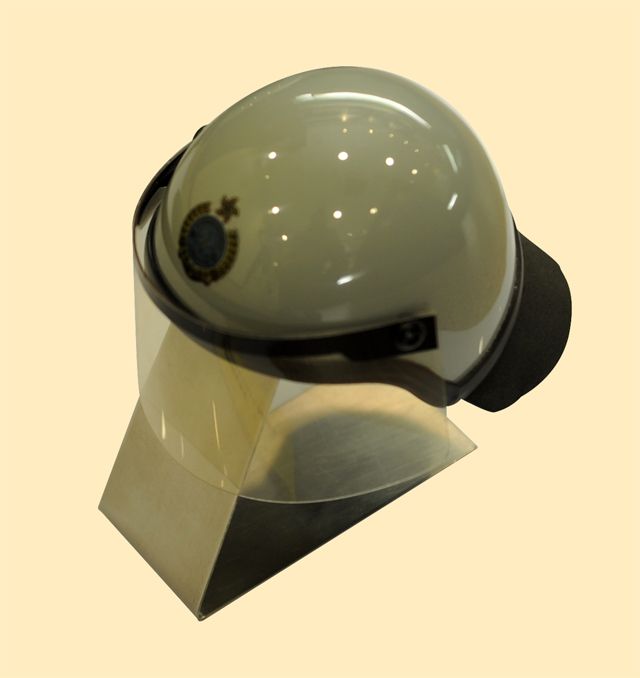1990年代懲教署使用的頭盔模型。