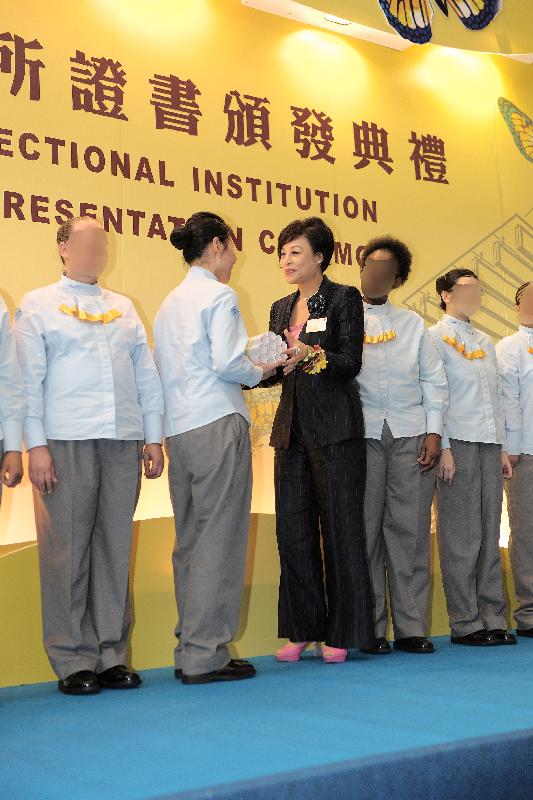 The president of the Care of Rehabilitated Offenders Association, Ms Wendy Wan, (third left) today (March 19) presents academic certificates to a representative of persons in custody at a presentation ceremony held at Lo Wu Correctional Institution (LWCI).