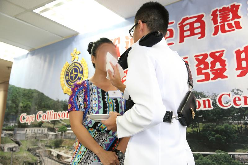 A person in custody presents his mother mooncake ahead of the Mid-Autumn Festival.