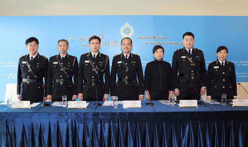 The Commissioner of Correctional Services, Mr Yau Chi-chiu (centre), today (February 8) hosts the annual press conference on the Correctional Services Department's work over the past year. Other directorate officers (from left) attending the press conference were the Assistant Commissioner (Quality Assurance), Mr Law Yick-man; the Assistant Commissioner (Operations), Mr Woo Ying-ming; the Deputy Commissioner, Mr Lam Kwok-leung; the Civil Secretary, Miss Dora Fu; the Assistant Commissioner (Rehabilitation), Mr Tang Ping-ming; and the Assistant Commissioner (Human Resource), Ms Ng Sau-wai.