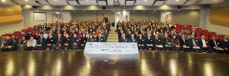The Correctional Services Department (CSD) and City University of Hong Kong held the NGO Forum 2017 cum Outstanding NGO Volunteer Award Presentation Ceremony today (December 20). Around 250 non-governmental organisation representatives, academics, volunteers and CSD staff attended the Forum.
