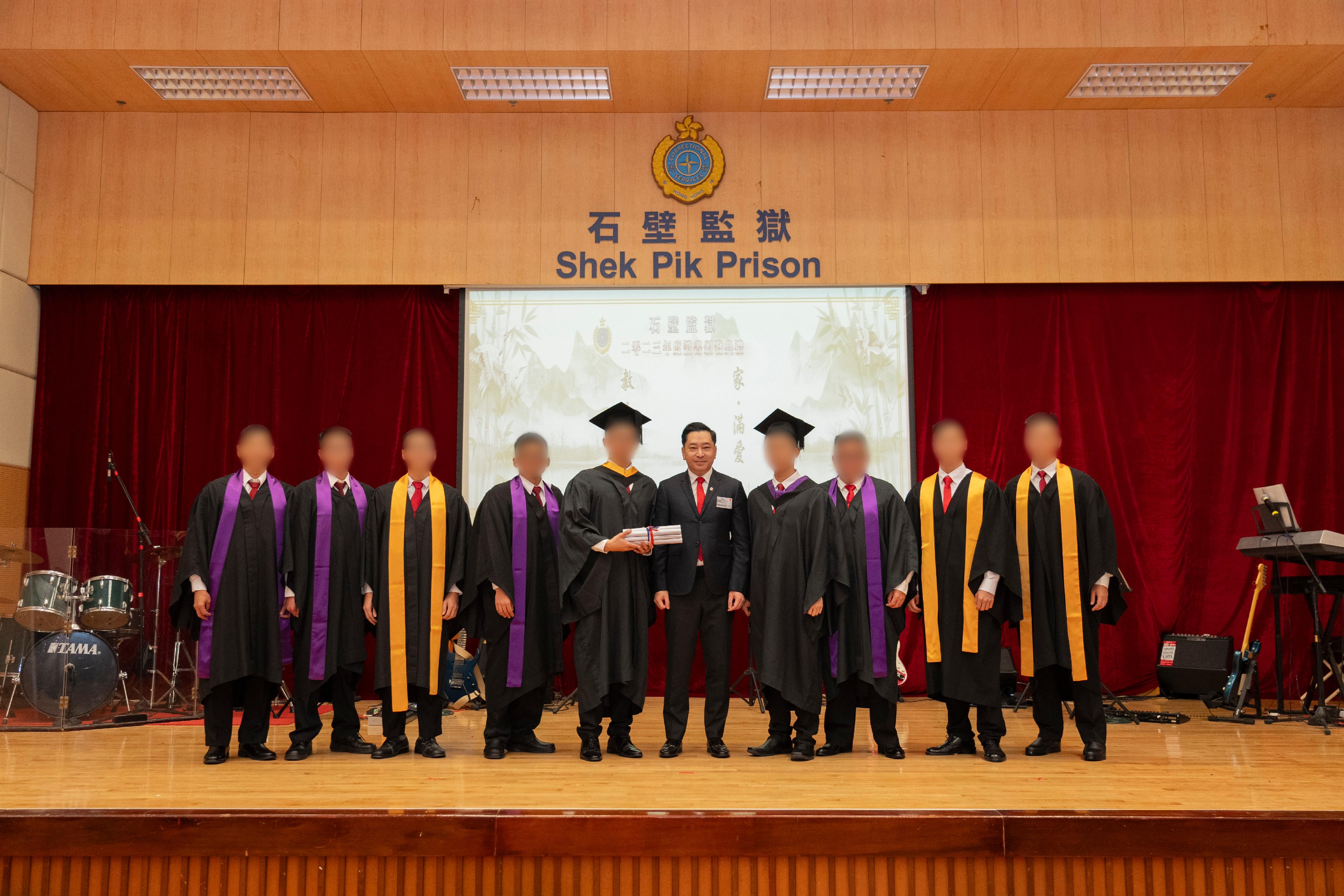Persons in custody at Shek Pik Prison of the Correctional Services Department were presented with certificates at a ceremony today (November 23) in recognition of their study efforts and academic achievements. Photo shows the Chairman of the Tung Wah Group of Hospitals, Mr Herman Wai (fifth right), presenting certificates to persons in custody.