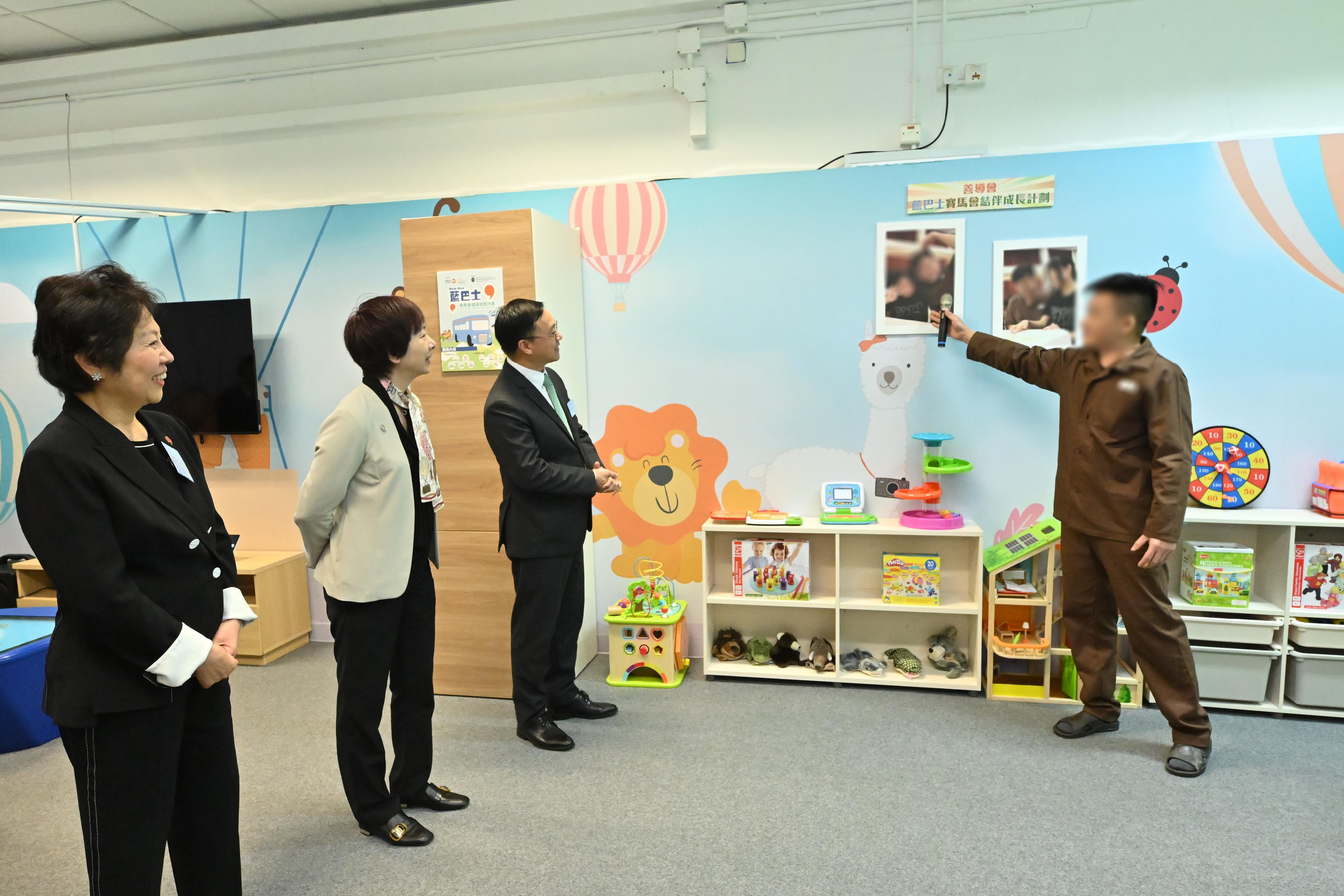 The Correctional Services Department officially launched a Parent-child Centre in Stanley Prison today (December 13). Photo shows the Chairman of the Committee on Community Support for Rehabilitated Offenders, Ms Tsui Li (first left); the Head of Charities (Youth Development & Poverty Alleviation) of the Hong Kong Jockey Club, Ms Winnie Ying (second left); and the Commissioner of Correctional Services, Mr Wong Kwok-hing (second right), listening to the sharing by a person in custody.