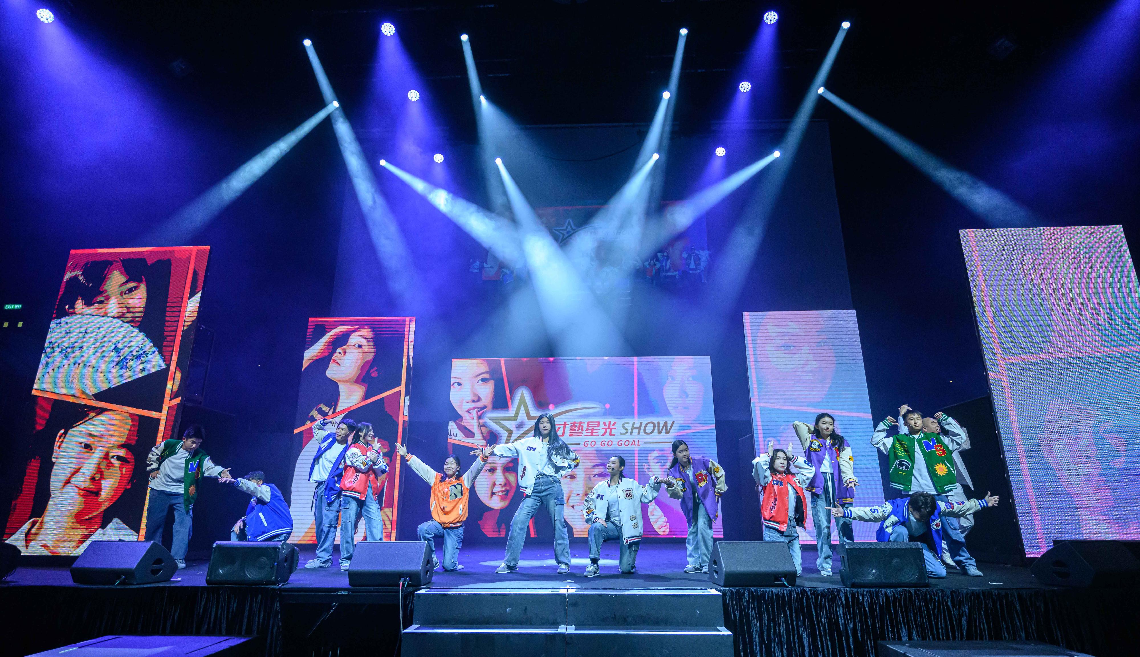 The Correctional Services Department and the Chinese Manufacturers' Association of Hong Kong jointly organised a youth musical drama, “Life Revitalisation Go Go Goal!”, at Queen Elizabeth Stadium today (January 26) to promote law-abiding and rehabilitation messages. Photo shows the spectacular performances in the musical drama.