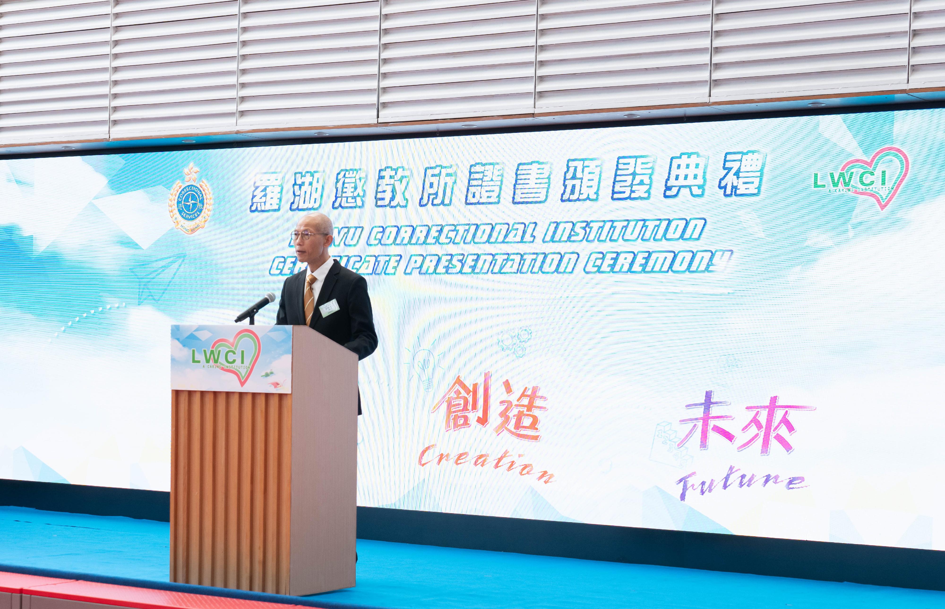 Persons in custody at Lo Wu Correctional Institution of the Correctional Services Department were presented with certificates at a ceremony today (March 20) in recognition of their continuous efforts in pursuing further studies. Photo shows the Chairman of Tung Sin Tan, Mr Ha Tak-kin, giving a speech at the ceremony.