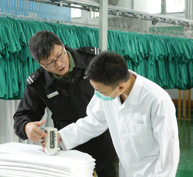 本署为增强对商业洗熨服务的品质监控，引入了多款品检测量仪器包括水温记录仪、反光表及湿度计等，以确保符合医院管理局订立的洗熨品质标准。