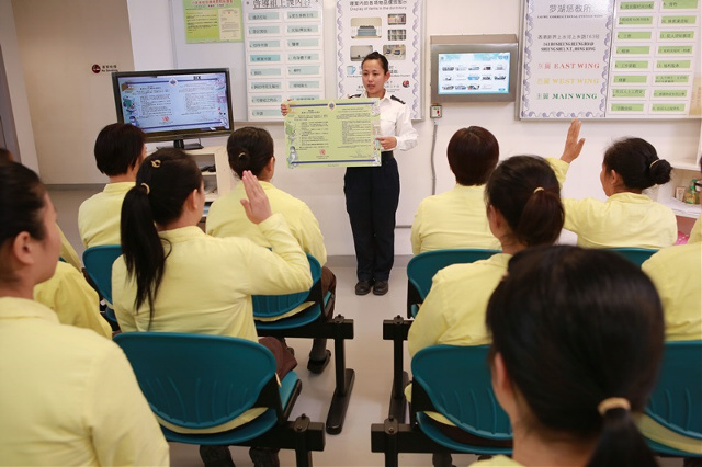 職員教育在囚人士在工作上必須遵守的安全規則和程序,培養職安健文化。 職員教育在囚人士在工作上必須遵守的安全規則和程序,培養職安健文化。