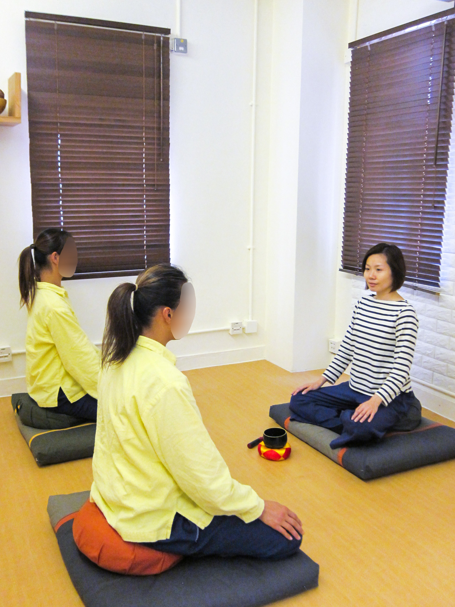 Photo 2 - Psychological Services Section 2 established “Mindfulness Corner” at Nei Kwu Correctional Institution in 2017. The new initiative aims to provide drug abuse treatment programme incorporated with mindfulness training to adult female drug addicts. Mindfulness-based stress reduction talks are also held regularly by Clinical Psychologist so as to strengthen stress coping skills of the inmates.