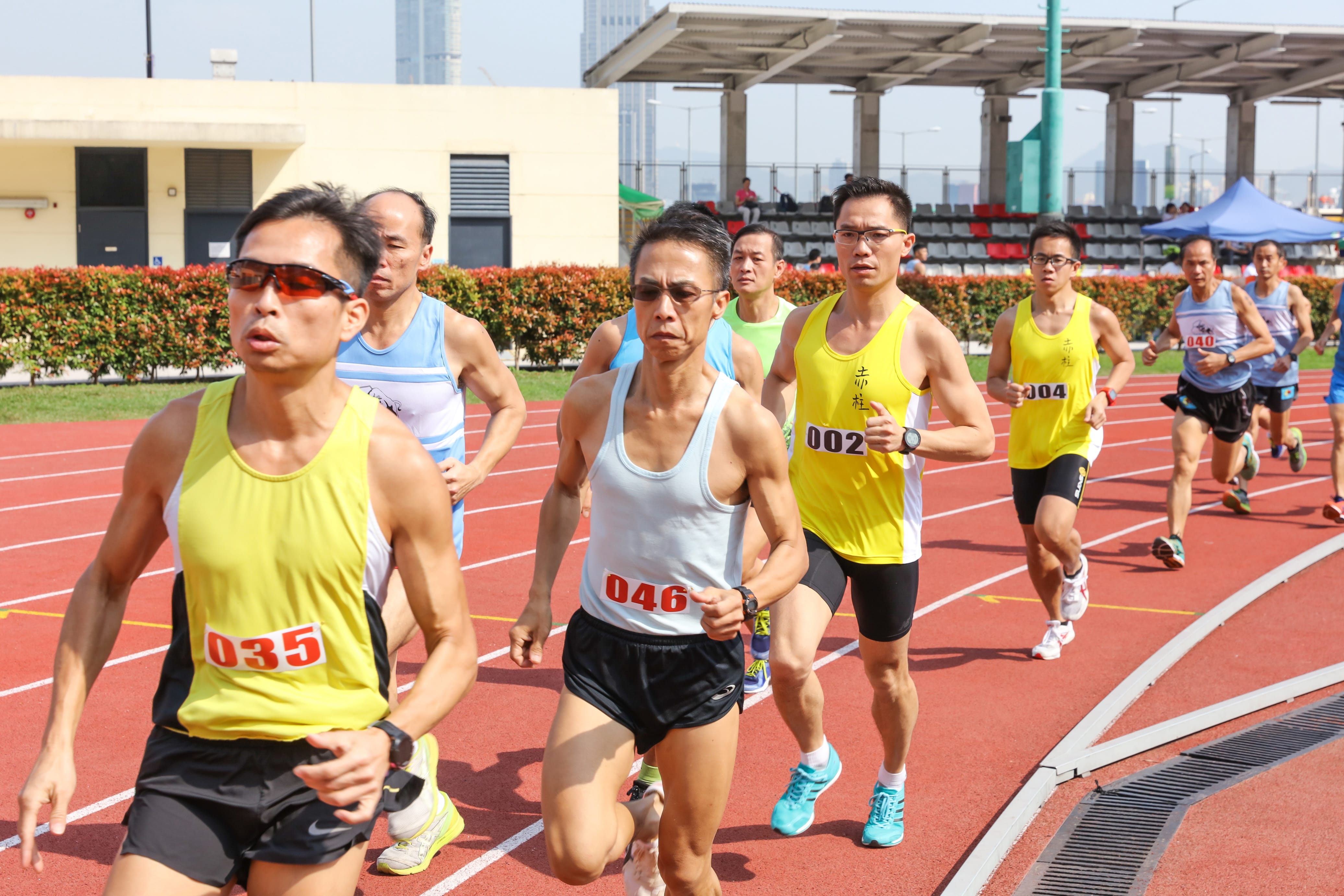 图一，惩教署体育会筹办各项体育及康乐活动，推动员工建立健康均衡生活模式，如周年陆运会及水运会。