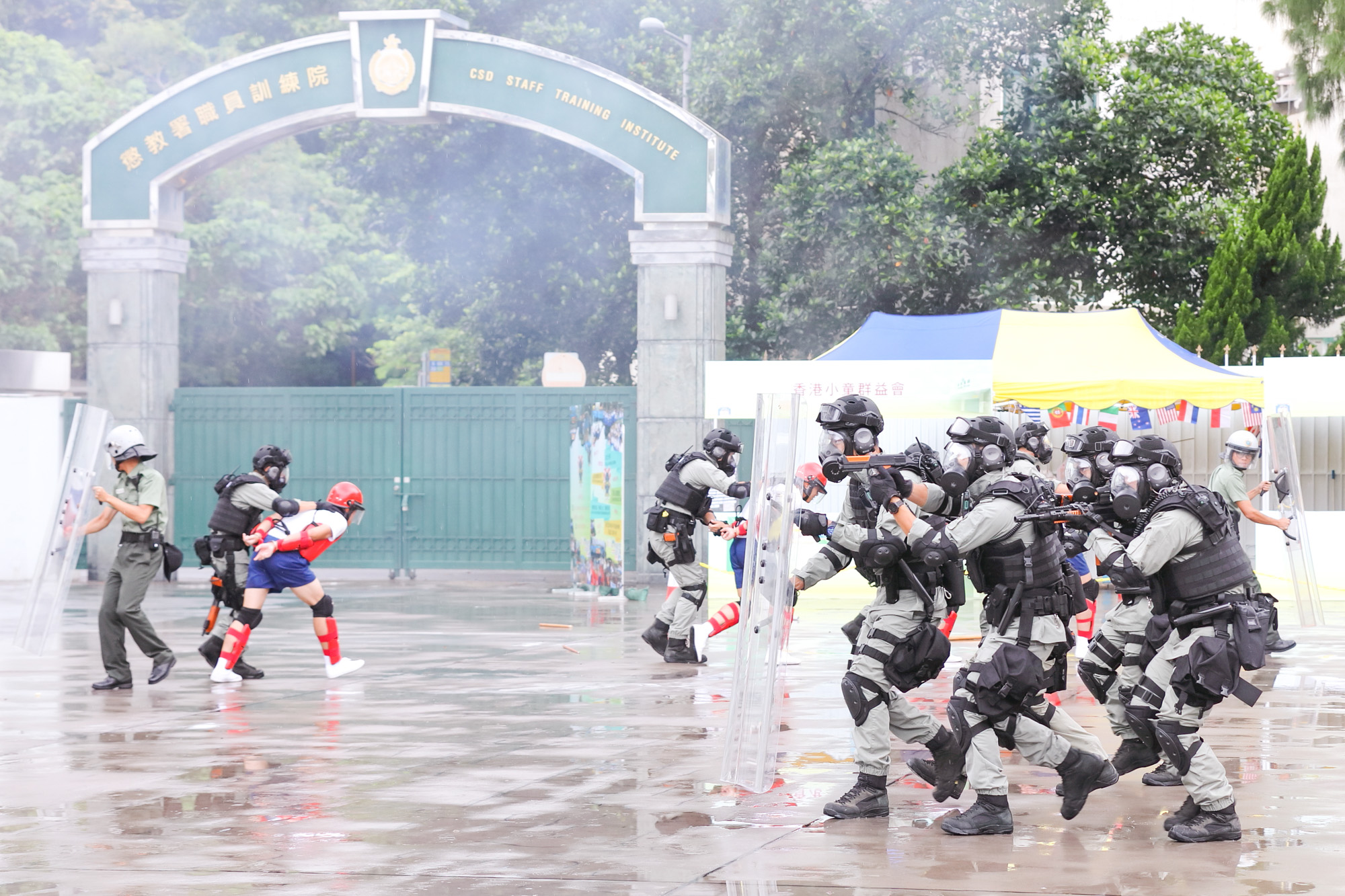 Tactical demonstration by the Regional Response Team during the Open Day of the
Staff Training Institute.