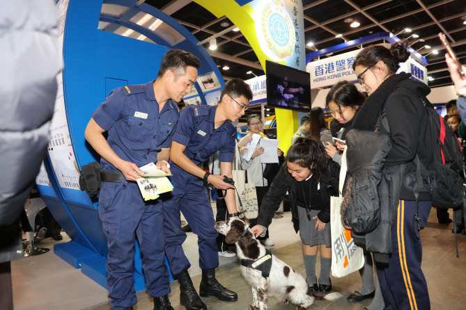 Photo 3 - Officers coming from different sections/units shared their work experience with visitors at Education & Careers Expo 2018.