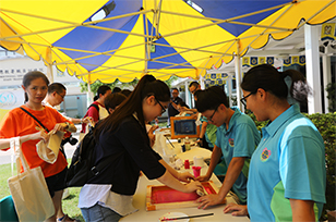 Photo 1 - The public deepened their understanding about the work of CSD through exhibition boards, interactive sessions and anti-riot equipment display, etc.