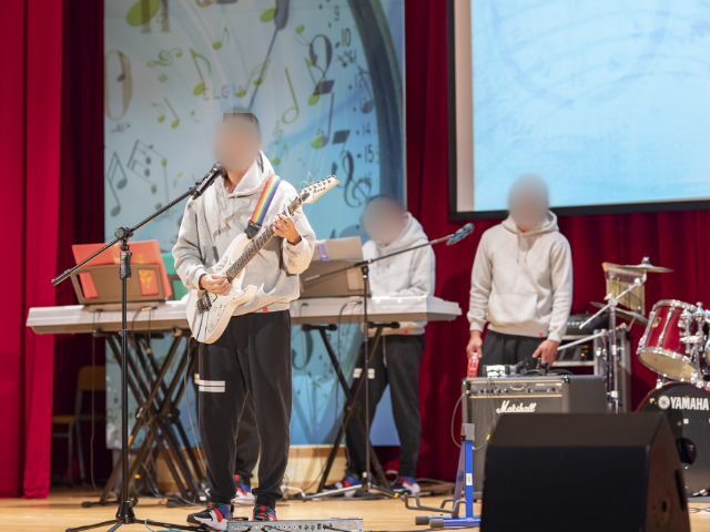 The Drama and Music Performance of “Creation and Rehabilitation” programme enables students to enjoy the drama and music performances presented by persons in custody in Stanley Prison. The programme draws students’ attention to the heavy price for committing crimes and promotes messages on rehabilitation and inclusive values.