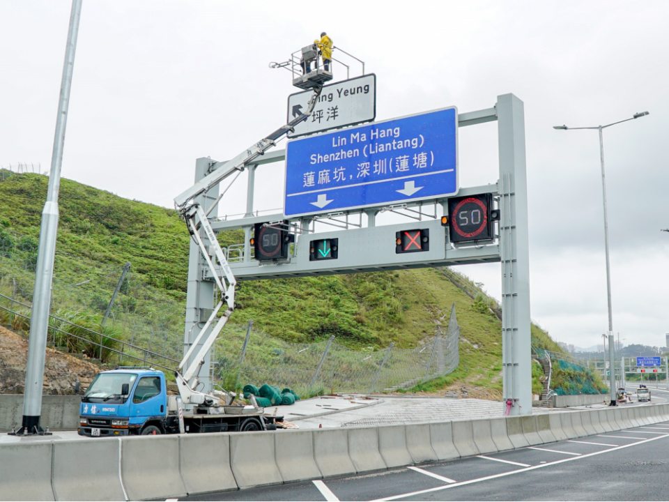 本署提供预制混凝土和标志产品给多项重要基建工程，包括莲塘／香园围口岸-2。