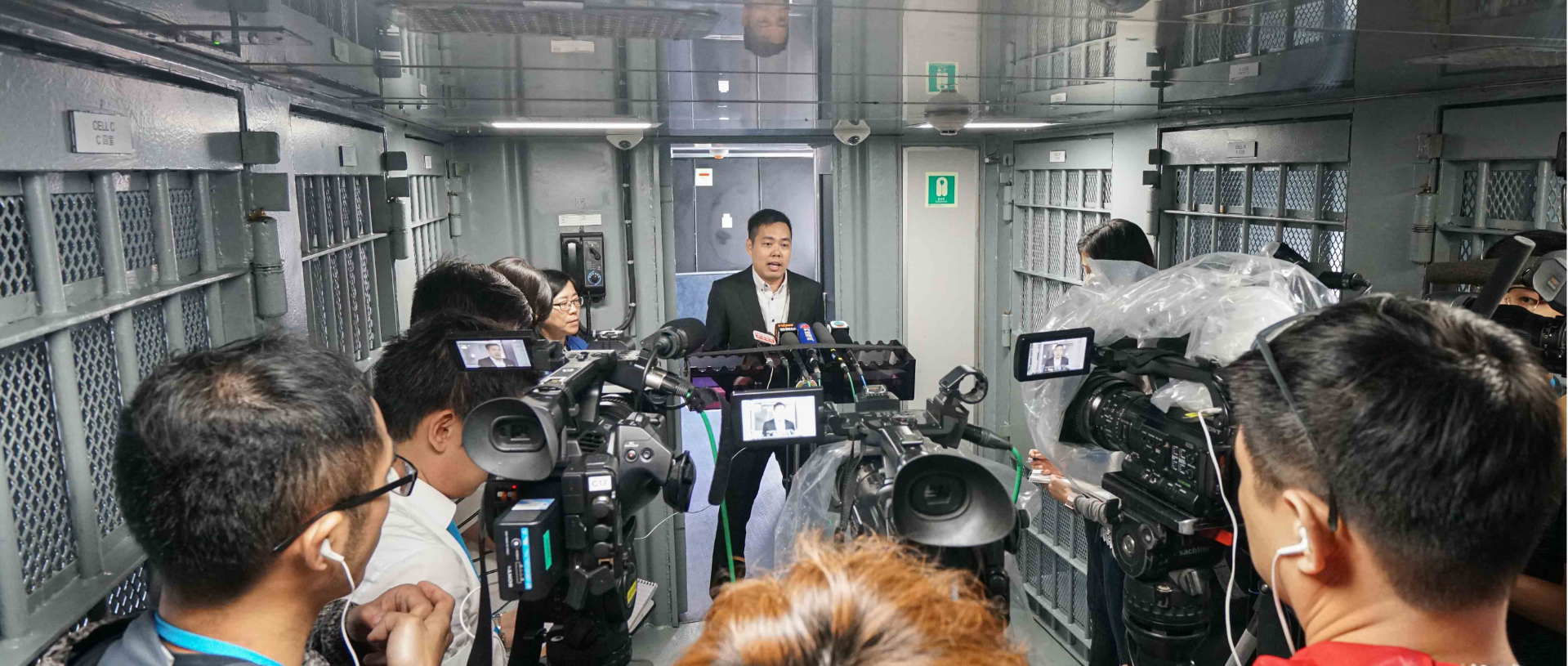 Public Relations Unit arranges for the media to visit the new ‘Seaward’ which conveys persons in custody.  A correctional officer introduces the latest facilities of the vessel.