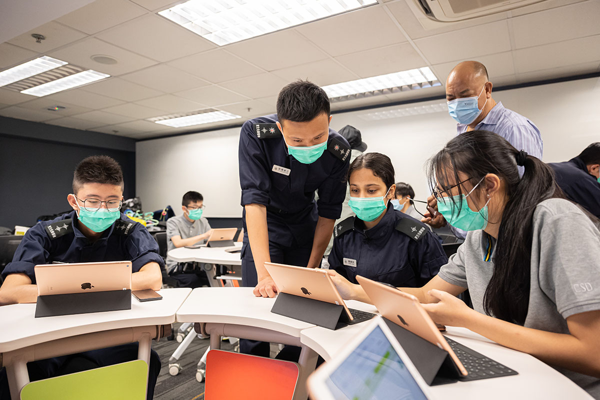 「更生先锋领袖」学习编写流动应用程式。