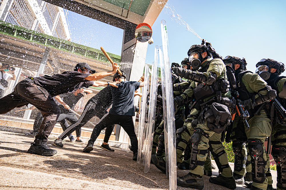 The Department has converted the Cape Collinson Correctional Institution which suspended operation in late 2020 into the “Regional Response Team Training Base” in order to enhance the physical, tactical and anti-riot training for RRT members.