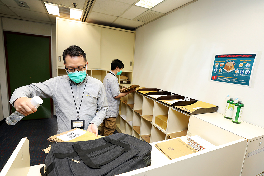 To fight the COVID-19 epidemic, the Departmental Administration Unit provided staff with hygiene protective items such as filter masks. Documents to be despatched to institutions were also disinfected to lower the risk of infection.