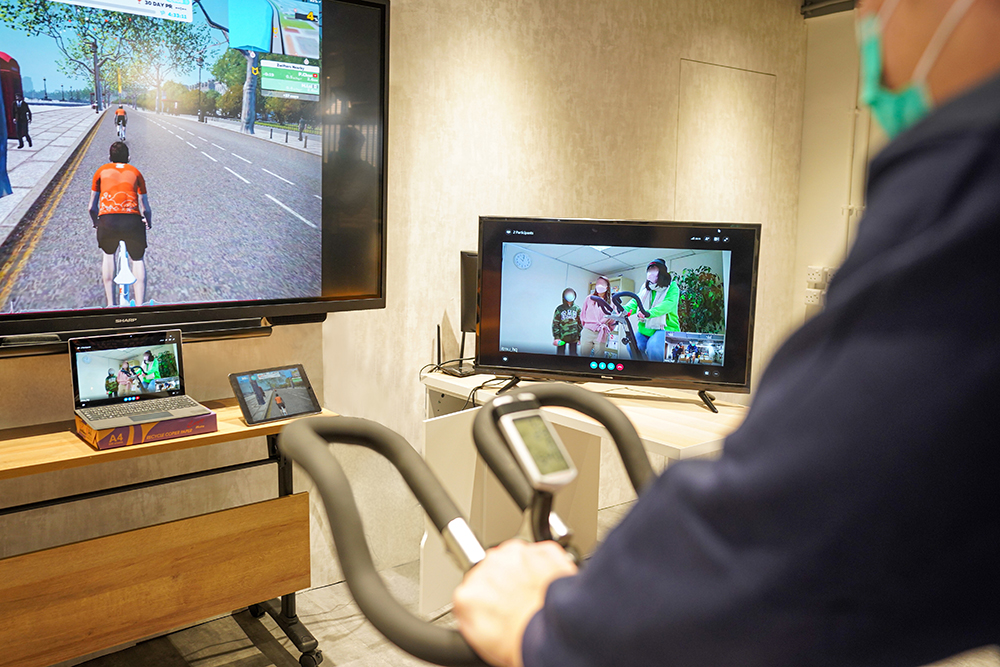 To incorporate sports element into psychological treatment, cybercycling training through the use of a smart bike has been launched at Life Gym in Stanley Prison, which also allows persons in custody’s family members to participate in cycling competitions in Mongkok Counselling Centre.