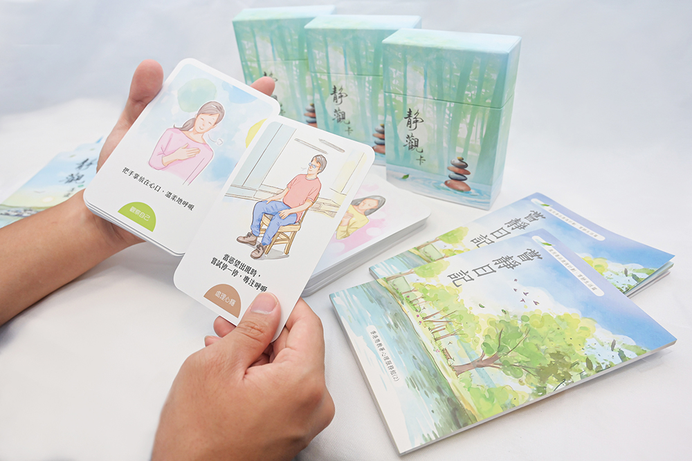 The Departmental Clinical Psychologist Team has developed a set of mindfulness cards and a mindfulness journal, which are gender-free treatment materials tailor-made for the local culture in the correctional context. The use of writings and drawings encourages persons in custody to freely record their thoughts and feelings regarding daily mindfulness practices, which can further enhance their self-understanding.