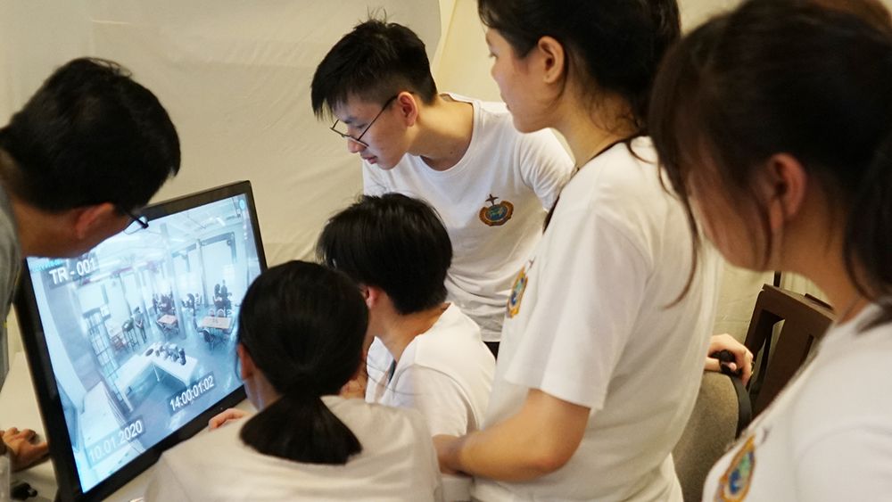 為進一步提高社區教育成效,「更生先鋒計劃」與關顧更生人士會合辦以歷奇為本的全新教育活動 — 「監獄任務」。活動以逃出密室挑戰為藍本,揉合角色扮演、解難技巧及團隊合作的元素,並加入智慧監獄的概念,把真實的監獄打造成獨一無二的「課室」。活動中,參加者化身為懲教人員,挑戰不同的解謎任務,進行連串調查,從而了解懲教人員的實際工作。在試行階段結束後,有關活動於二零二一年年初會開放給學校團體及學生自行組隊報名參加,並將繼續邀請更多社會持份者及學校前來體驗。