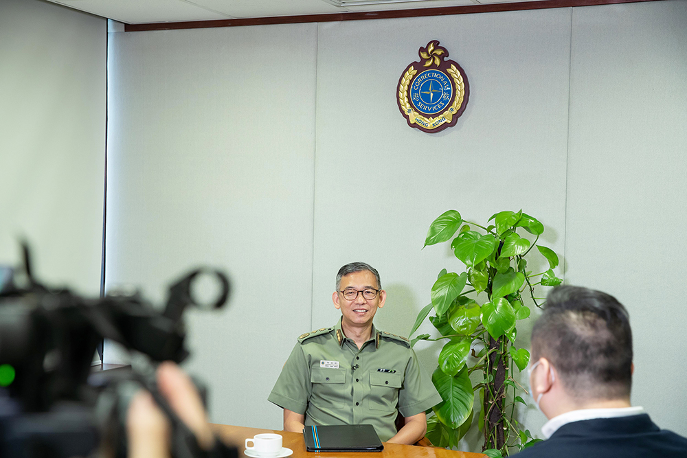In an interview with a Mainland TV station, the Commissioner of Correctional Services, Mr Woo Ying-ming, says that the Department, based on the principle of “Correction first and Rehabilitation follows”, is committed to helping persons in custody develop a law-abiding concept first. Education will then be provided through various courses including services from Clinical Psychologists to help persons in custody rectify their criminogenic mindset, re-evaluate themselves, and enhance their analytical ability. Moreover, the Department will facilitate them to obtain a good understanding of the development and history of the Motherland.