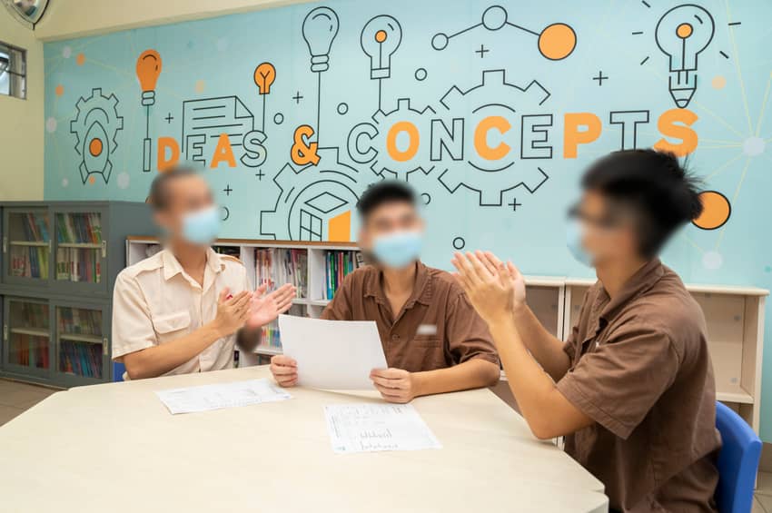 青少年在囚人士在香港中学文凭考试取得满意成绩。