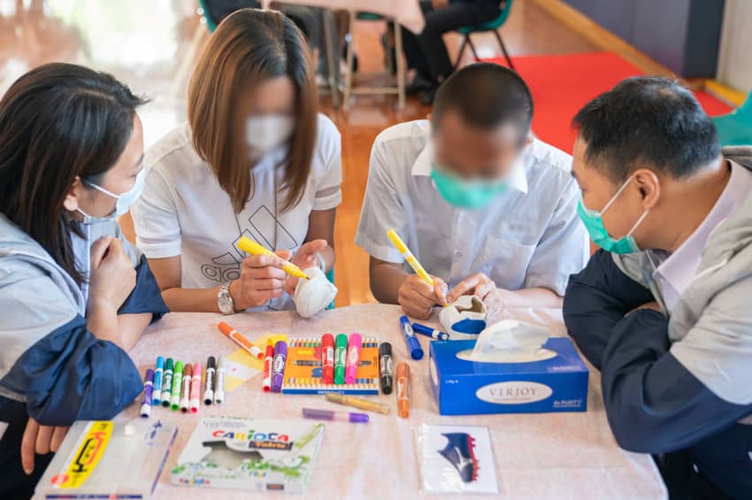The Department has co-organised the “Walk with YOUth Programme” with the Hong Kong Police Force to assist persons in custody in strengthening communication with their families and improving family relationships.