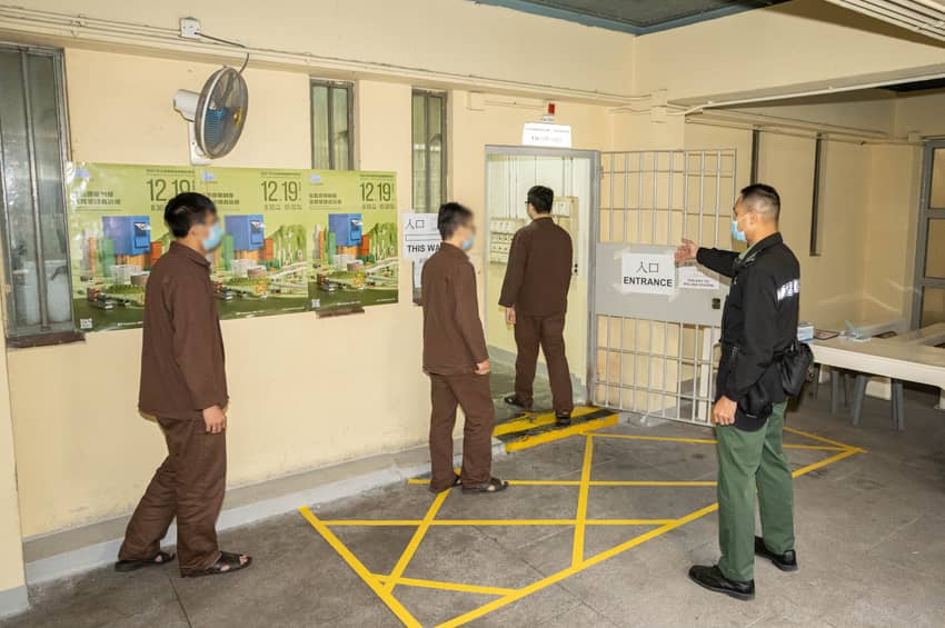 Under the arrangements of correctional officers, eligible electors in custody proceed to the dedicated polling stations inside correctional facilities to  cast their votes.