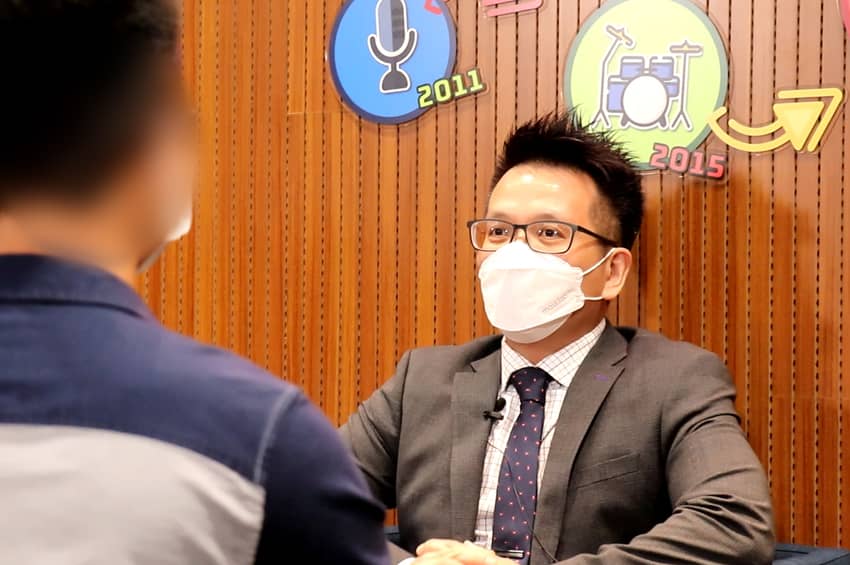 Vice President (Students and Support) of the Open University of Hong Kong (now renamed as Hong Kong Metropolitan University), Professor Ricky Kwok Yu-kwong, participates in the Youth Broadcasting Programme “Shall We Talk” on invitation.