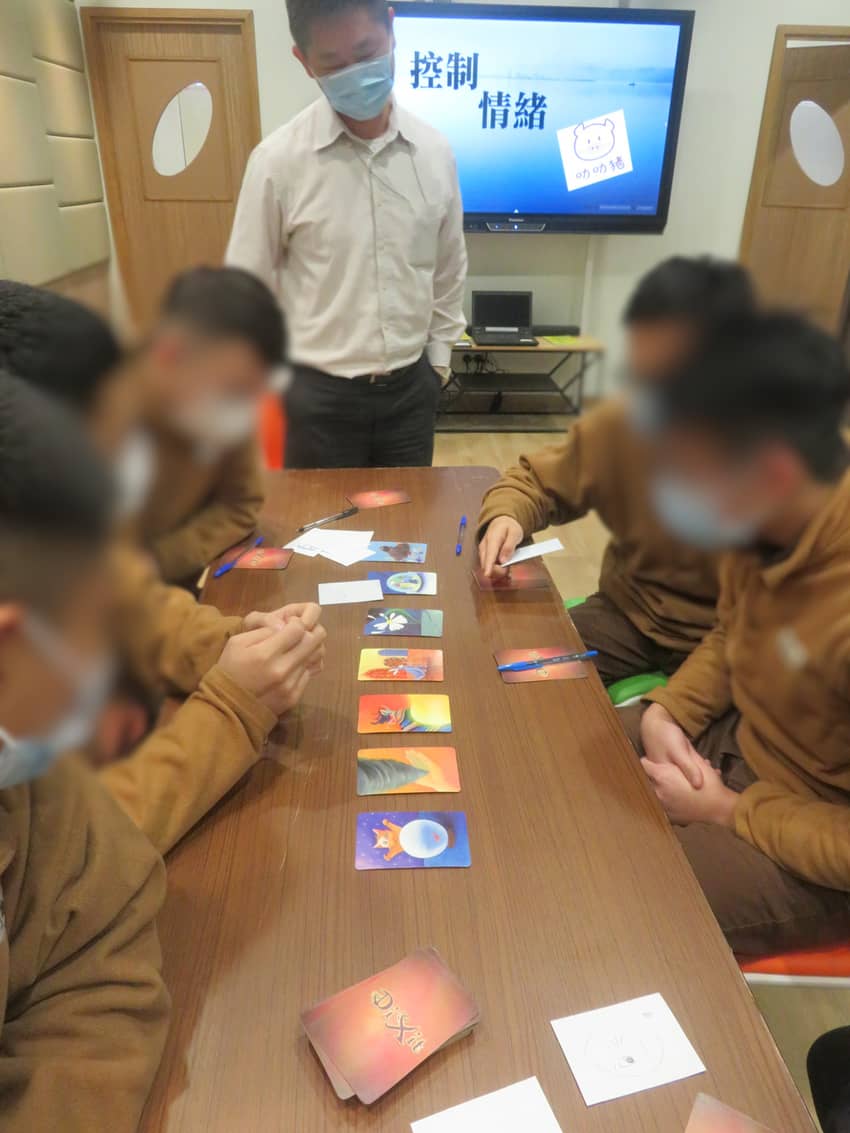 青少年在囚人士在「青少年研習所」進行小組活動。