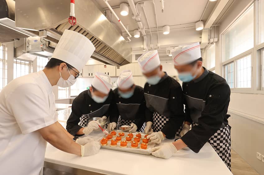 Young persons in custody learn bakery and pastry making skills at the new vocational training workshop “Bake My Way” to equip themselves for return to society in future.