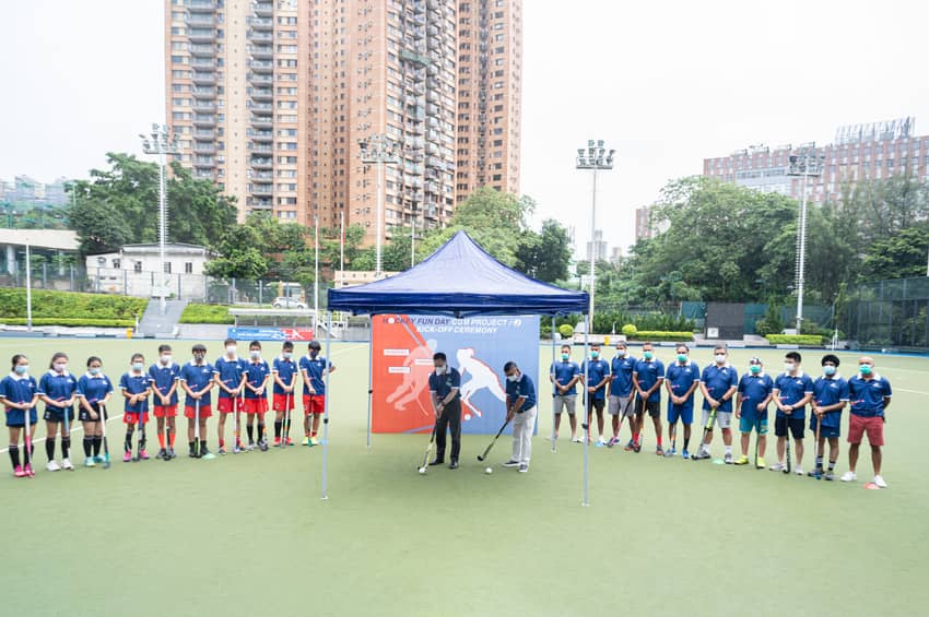 The then Deputy Commissioner of Correctional Services, Mr Wong Kwok-hing (middle left), and President of the HKJPA, Mr Yim Yuk-lun (middle right), officiate at the kick-off ceremony of the “Project J”.