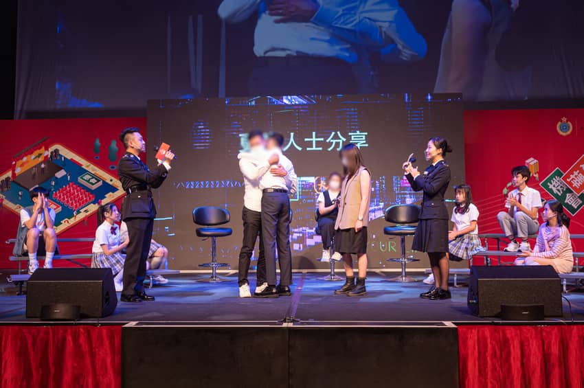 A rehabilitated person attends a sharing session, whose parents show up to support him.