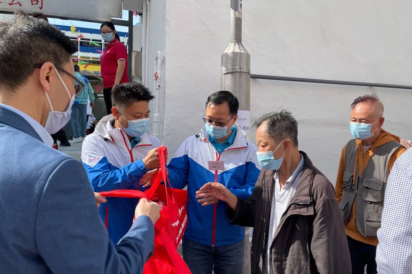 The then Deputy Commissioner of Correctional Services, Mr Wong Kwok-hing (middle), and volunteers of the OKVGL  help distribute goodies bags in Sham Shui Po district.
