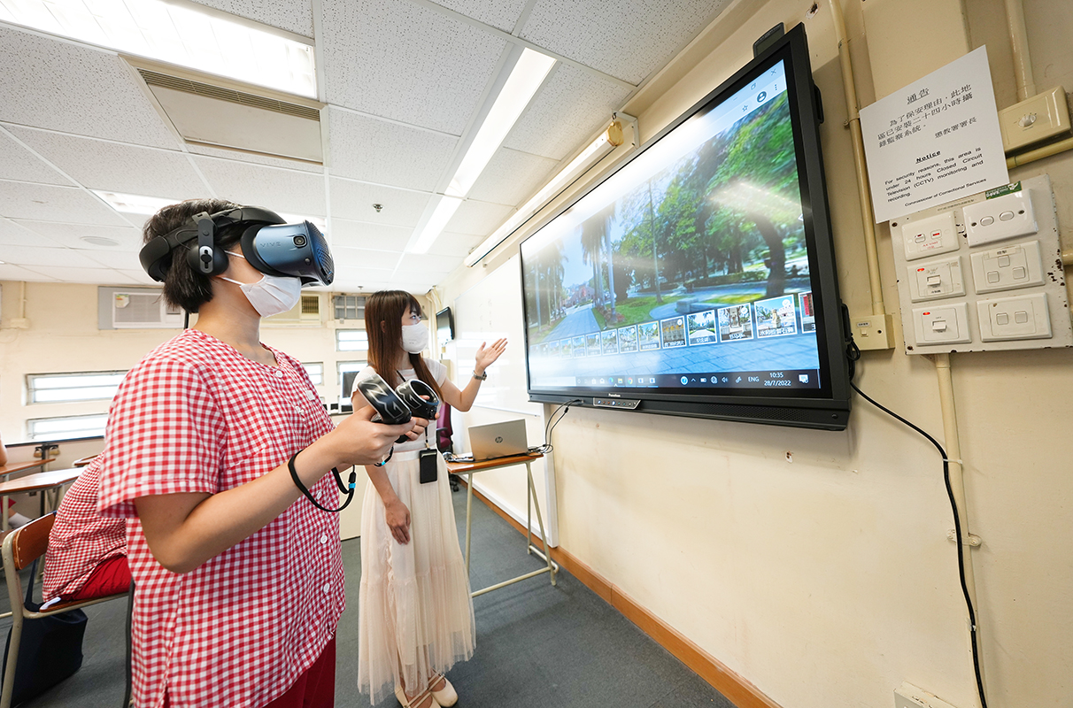 A young person in custody visits the Opium War Museum through a virtual tour.