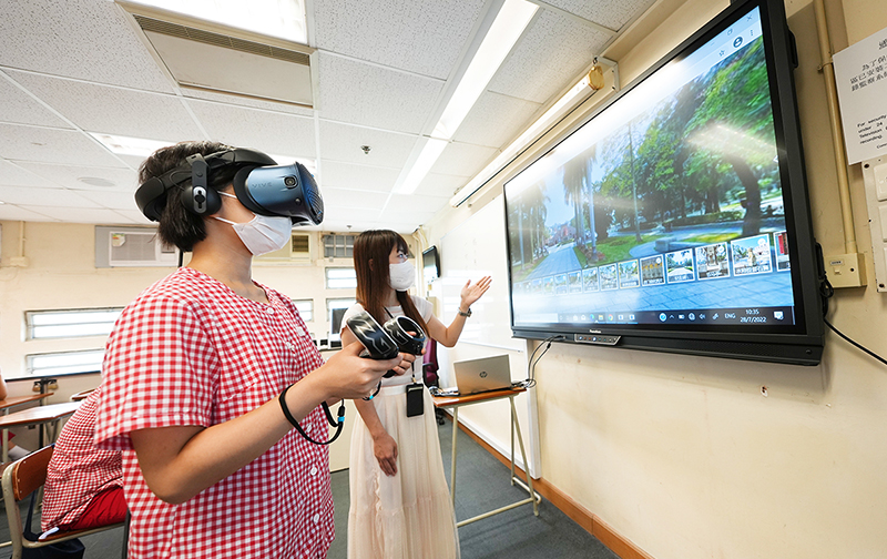 A young person in custody visits the Opium War Museum through a virtual tour.