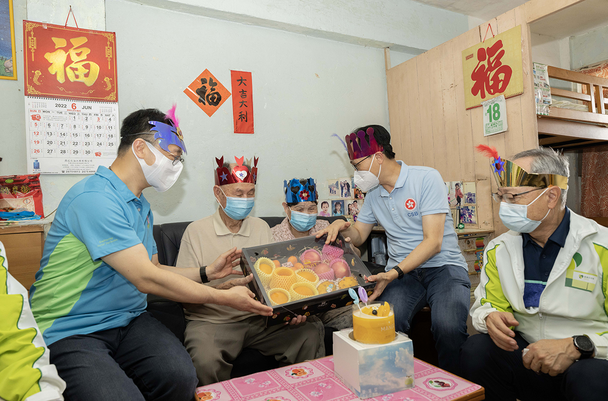 The Commissioner of Correctional Services, Mr Wong Kwok-hing (left), and the then Secretary for Civil Service, Mr Nip Tak-kuen (second right),  distribute supplies to members of the public during the epidemic.