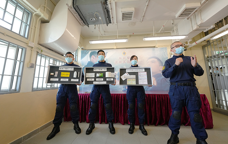 Correctional officers show the seized gambling tools made by persons in custody at the press briefing.
